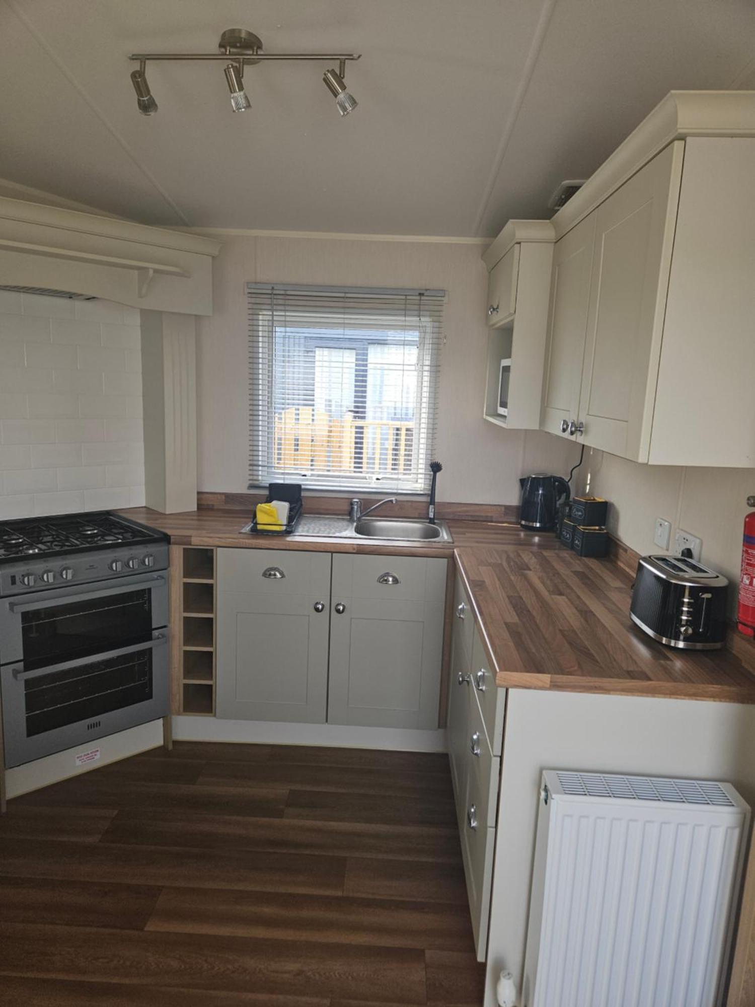 Lytham Luxe 6 Birth Caravan Weeton  Exterior photo