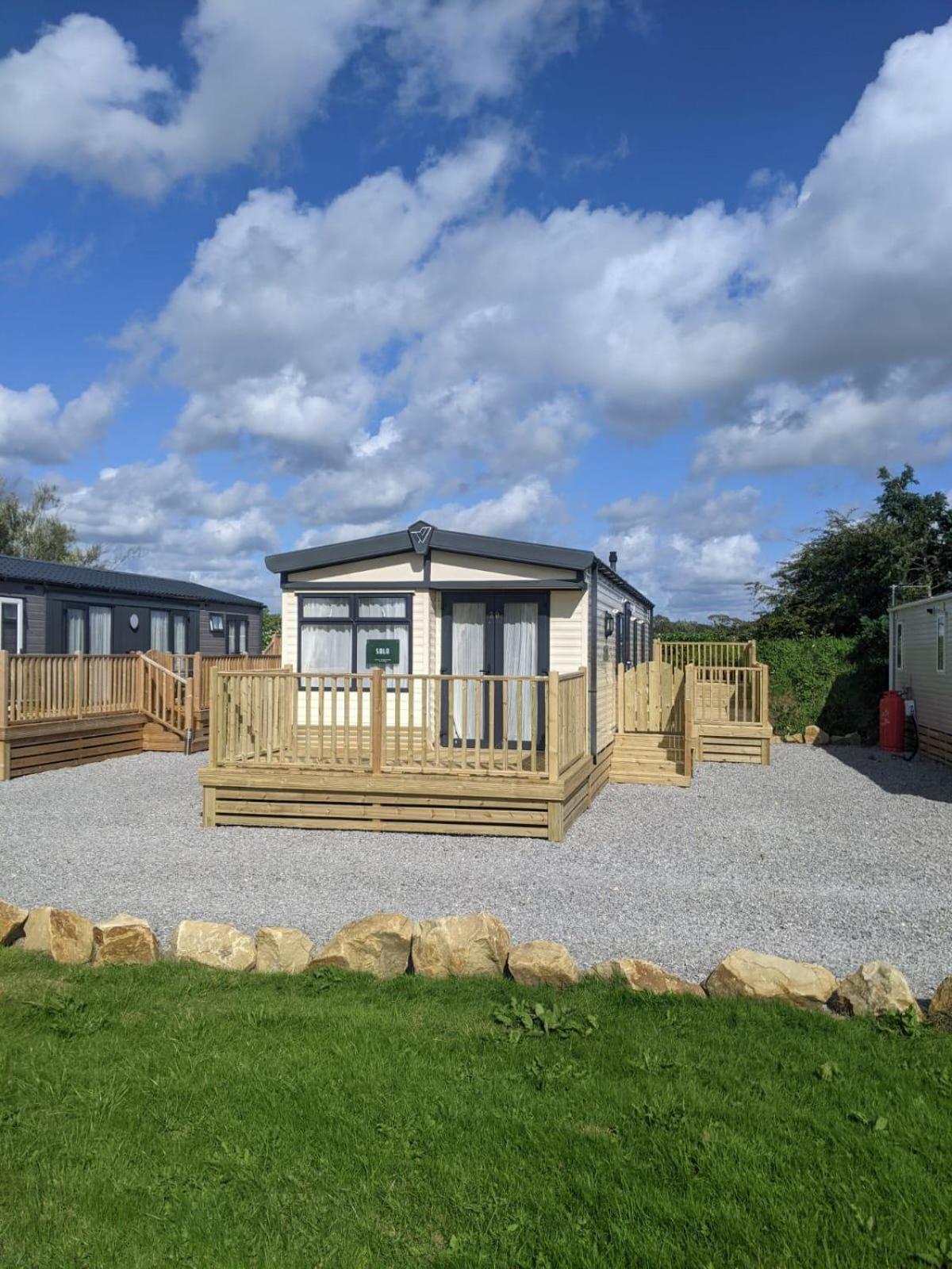 Lytham Luxe 6 Birth Caravan Weeton  Exterior photo